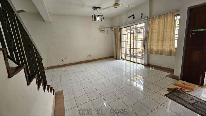 Rumah Teres 2-Tingkat untuk Dijual di Kota Kemuning (Shah Alam) - Stephanie Lim - Living Room - PropertyGuru.com.my