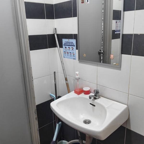 Shop / Office for Rent in Bandar Indahpura (Kulai) - Danny See - Bathroom - PropertyGuru.com.my