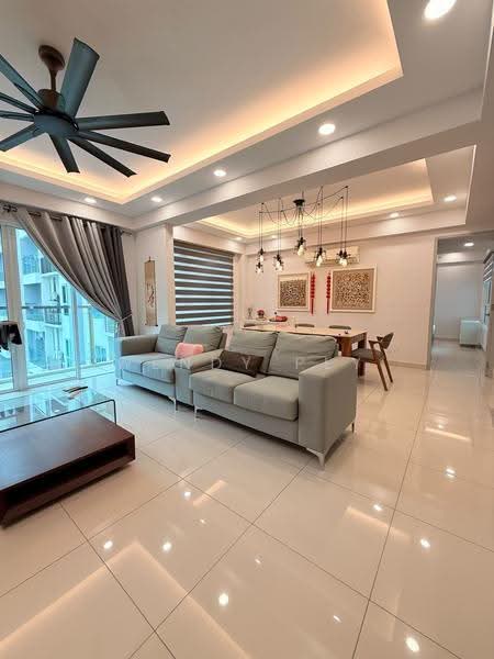 Kondominium untuk Dijual di Tropicana Bay Residences - Wendy Pey - Living Room - PropertyGuru.com.my