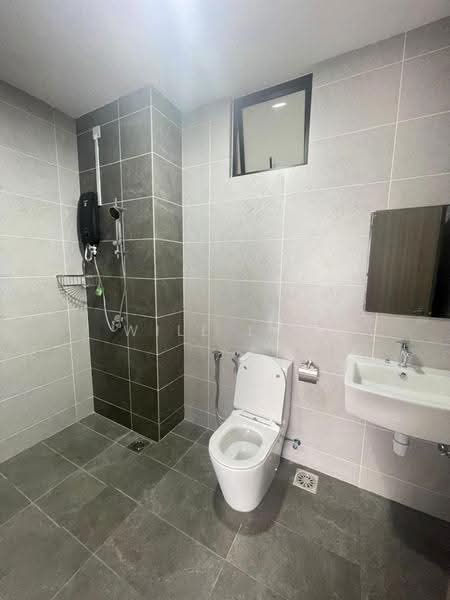 Kediaman Servis untuk Dijual di Twin Tower Residence - Will Loh - Bathroom - PropertyGuru.com.my