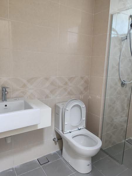 Kondominium untuk Disewa di Brezza Hill - Levis Chan - Bathroom - PropertyGuru.com.my