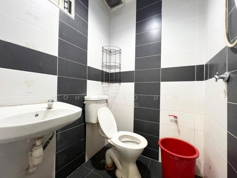 Rumah Teres 2-Tingkat untuk Dijual di Taman Putra Prima (Puchong) - Mohammad Din Majid - Bathroom - PropertyGuru.com.my
