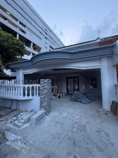 2-storey Terraced House for Sale in Taman Bukit Mewah (Tampoi) - EDISON CHEW - Exterior - PropertyGuru.com.my