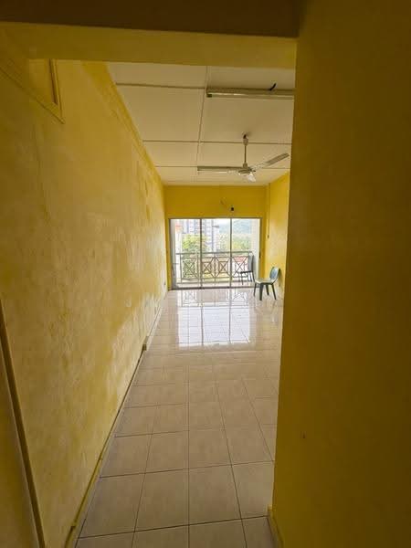 Pangsapuri untuk Disewa di Pangsapuri Sri Alpinia - Jc Shik - Corridor - PropertyGuru.com.my