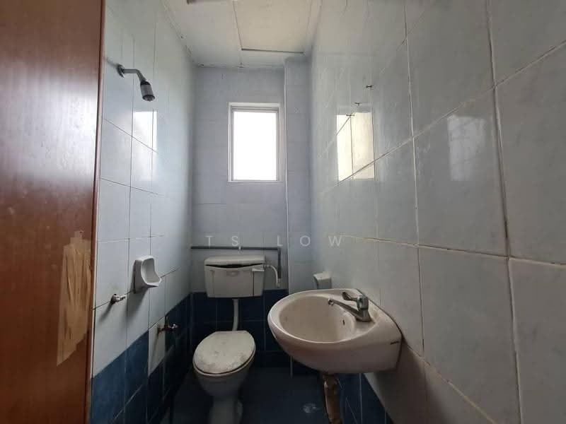 Pangsapuri untuk Dijual di Seri Nuang Apartment - TS Low - Bathroom - PropertyGuru.com.my