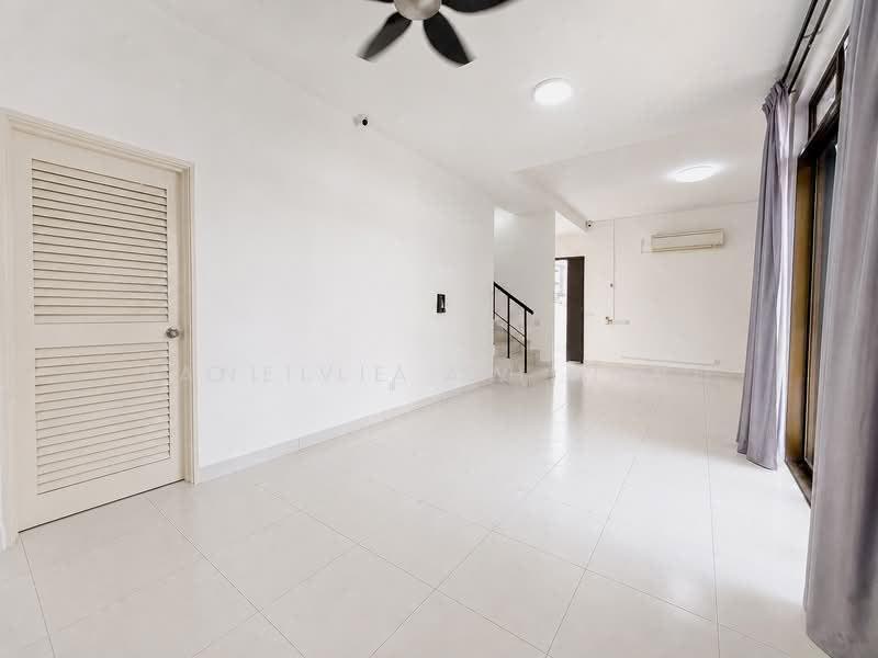 Rumah Kluster untuk Dijual di Setia Tropika (Johor Bahru) - Olivia Ching - Living Room - PropertyGuru.com.my