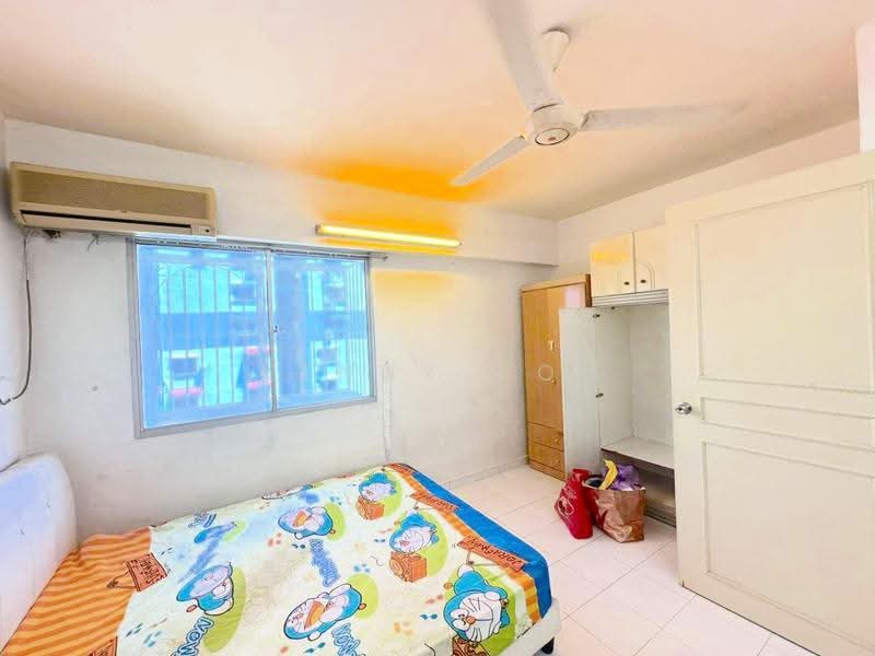 Rumah Flat untuk Dijual di Taman Pekaka - Kenny Ooi - Bedroom - PropertyGuru.com.my