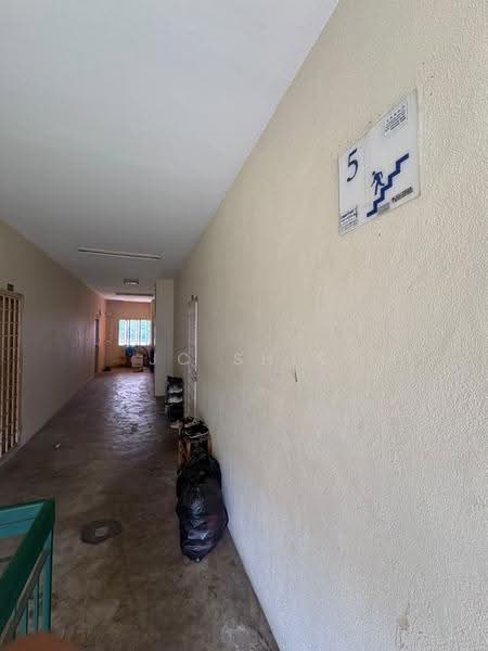 Pangsapuri untuk Disewa di Pangsapuri Sri Camellia - Jc Shik - Corridor - PropertyGuru.com.my