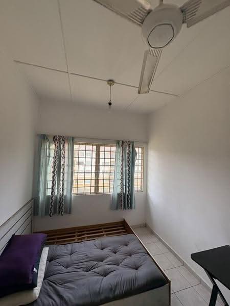 Pangsapuri untuk Disewa di Pangsapuri Sri Camellia - Jc Shik - Bedroom - PropertyGuru.com.my
