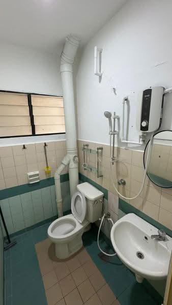 Pangsapuri untuk Dijual di Krystal Villa - Elaine Ooi - Bathroom - PropertyGuru.com.my