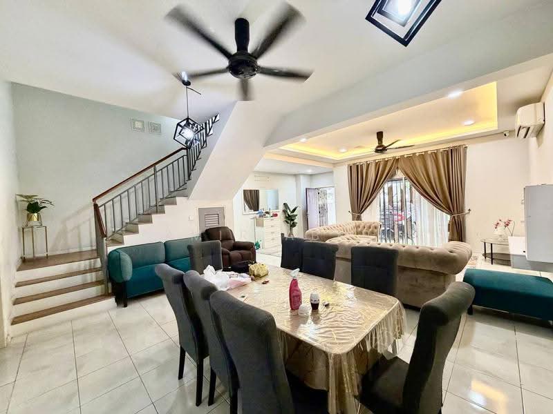 Rumah Teres 2-Tingkat untuk Dijual di Serene Heights (Semenyih) - Amir Abas - Living Room - PropertyGuru.com.my