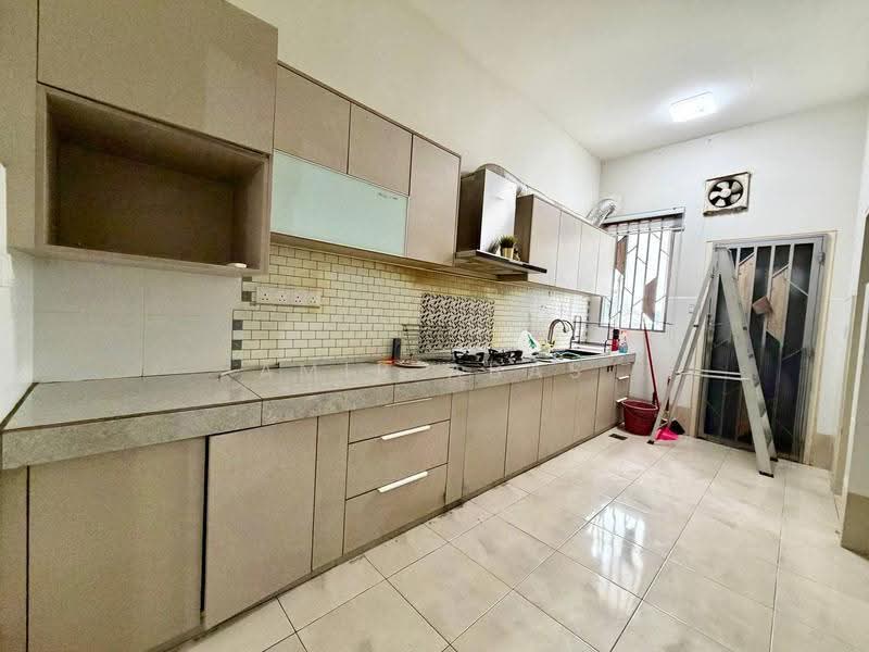 Rumah Teres 2-Tingkat untuk Dijual di Serene Heights (Semenyih) - Amir Abas - Kitchen - PropertyGuru.com.my