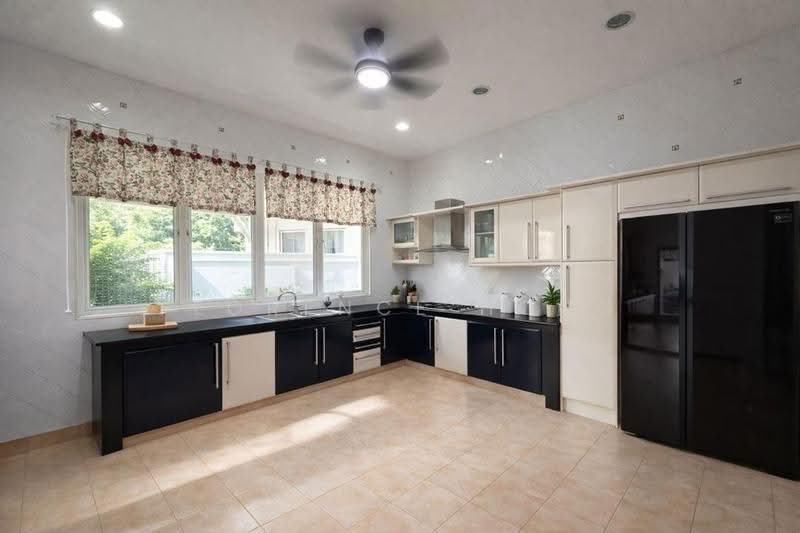Bungalow House untuk Disewa di Taman Stulang Laut (Johor Bahru) - Florence Hong - Kitchen - PropertyGuru.com.my