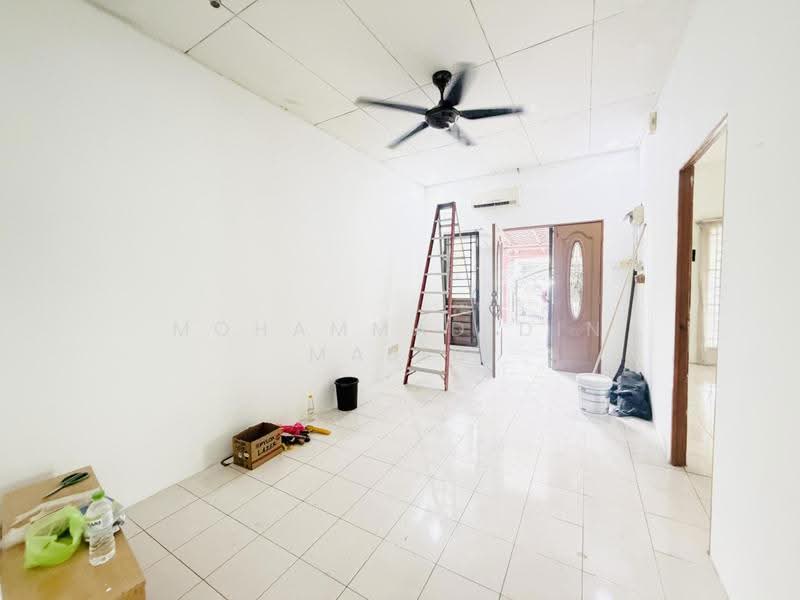 1-storey Terraced House for Sale in Bandar Saujana Putra (Tanjong Duabelas) - Mohammad Din Majid - Living Room - PropertyGuru.com.my