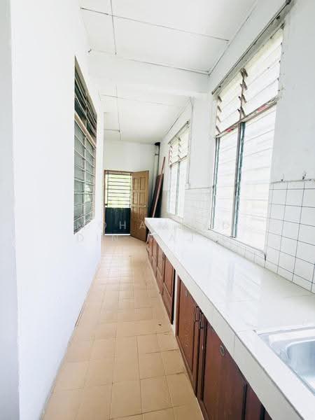 1-storey Terraced House for Sale in Bandar Saujana Putra (Tanjong Duabelas) - Mohammad Din Majid - Kitchen - PropertyGuru.com.my