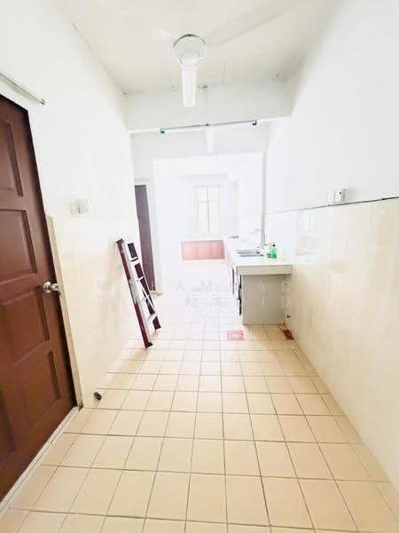 1-storey Terraced House for Sale in Bandar Saujana Putra (Tanjong Duabelas) - Mohammad Din Majid - Kitchen - PropertyGuru.com.my