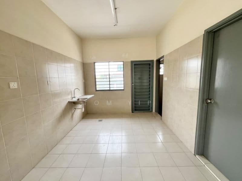 Rumah Teres 2-Tingkat untuk Dijual di Bandar Tasik Puteri (Rawang) - Tom Yip - Kitchen - PropertyGuru.com.my