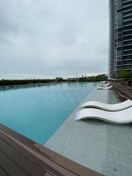 Kondominium untuk Dijual di Lakefront Residence - Johnny Leong - Pool - PropertyGuru.com.my