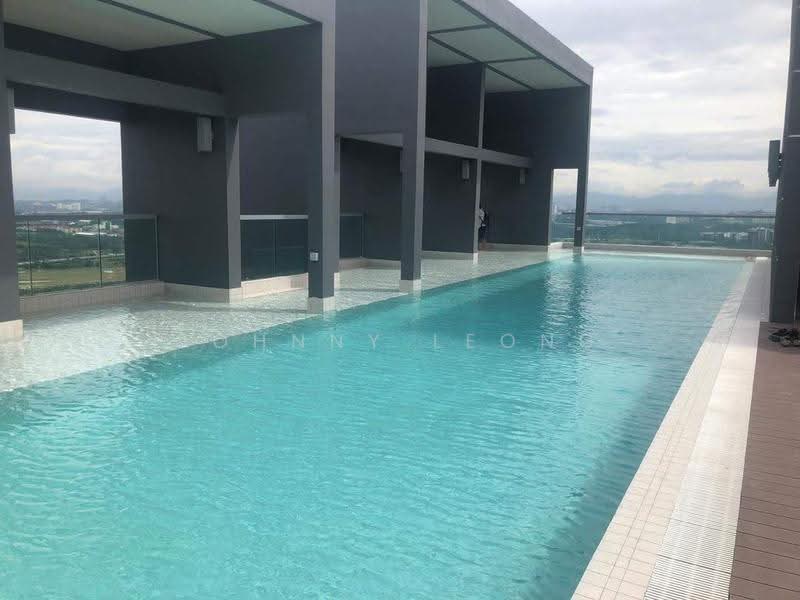 Kondominium untuk Dijual di Lakefront Residence - Johnny Leong - Pool - PropertyGuru.com.my