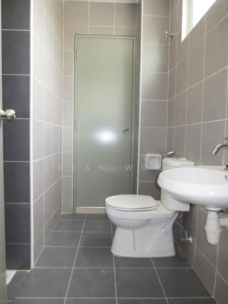 Rumah Teres 2-Tingkat untuk Dijual di Taman TTDI Grove (Kajang) - Bryan Wong - Bathroom - PropertyGuru.com.my
