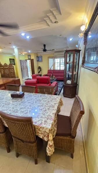 2-storey Terraced House for Sale in Bukit Jelutong (Shah Alam) - SITI KHAIRIYAH JAAFAR - Living Room - PropertyGuru.com.my