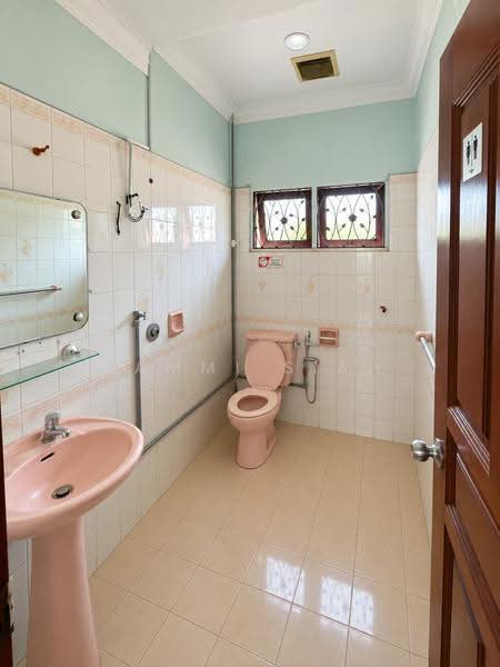 Banglo Komersial untuk Disewa di SS2 (Petaling Jaya) - Sammi Siah - Bathroom - PropertyGuru.com.my