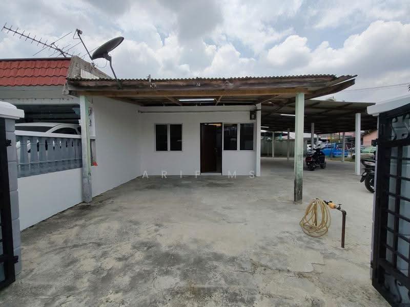 1-storey Terraced House for Sale in Taman Rinting (Masai) - Arif MS - Exterior - PropertyGuru.com.my