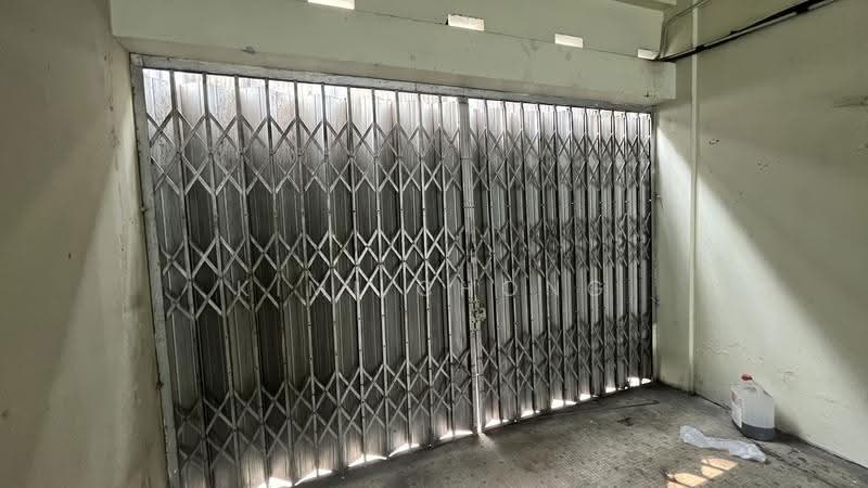 Shop for Rent in Seksyen 8 (Petaling Jaya) - Kimi Chong - Entrance - PropertyGuru.com.my