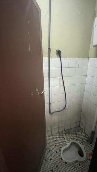 Shop for Rent in Seksyen 8 (Petaling Jaya) - Kimi Chong - Bathroom - PropertyGuru.com.my