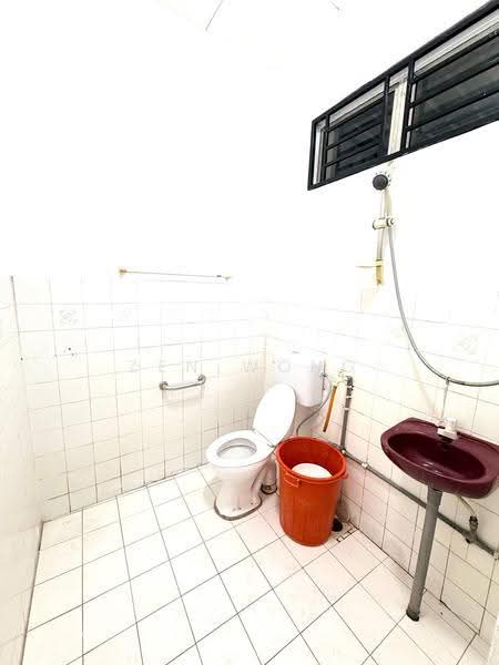 Rumah Teres 1-Tingkat untuk Dijual di Taman Puteri (Kluang) - Zen Wong - Bathroom - PropertyGuru.com.my