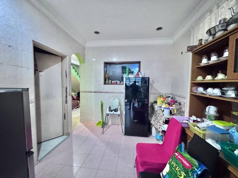 2-storey Terraced House for Sale in Taman Bukit Tiram (Ulu Tiram) - Arif MS - Kitchen - PropertyGuru.com.my