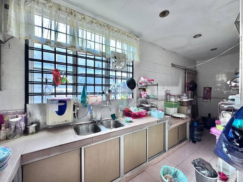2-storey Terraced House for Sale in Taman Bukit Tiram (Ulu Tiram) - Arif MS - Kitchen - PropertyGuru.com.my