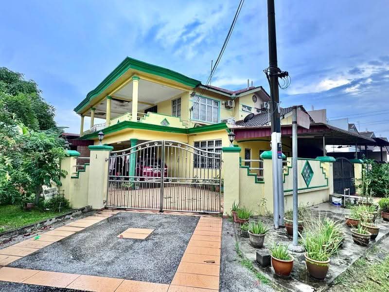 2-storey Terraced House for Sale in Taman Bukit Tiram (Ulu Tiram) - Arif MS - Exterior - PropertyGuru.com.my