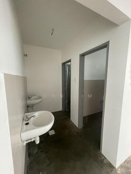 Shop for Rent in Bandar Putra Kulai (Kulai) - John Lim - Bathroom - PropertyGuru.com.my