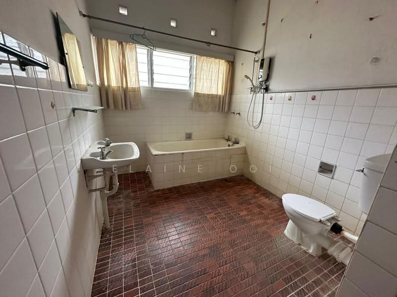 Semi-Detached House for Sale in Tanjung Bungah (Penang) - Elaine Ooi - Bathroom - PropertyGuru.com.my
