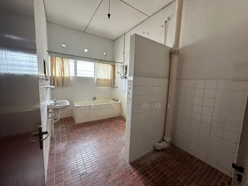 Semi-Detached House for Sale in Tanjung Bungah (Penang) - Elaine Ooi - Bathroom - PropertyGuru.com.my