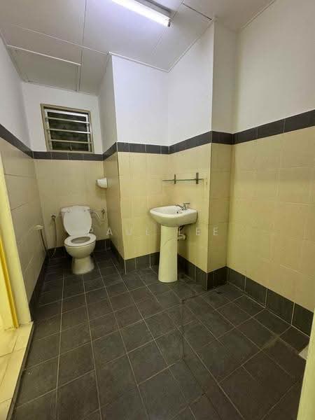 Kediaman Servis untuk Disewa di The Heron Residency - Paul Lee - Bathroom - PropertyGuru.com.my