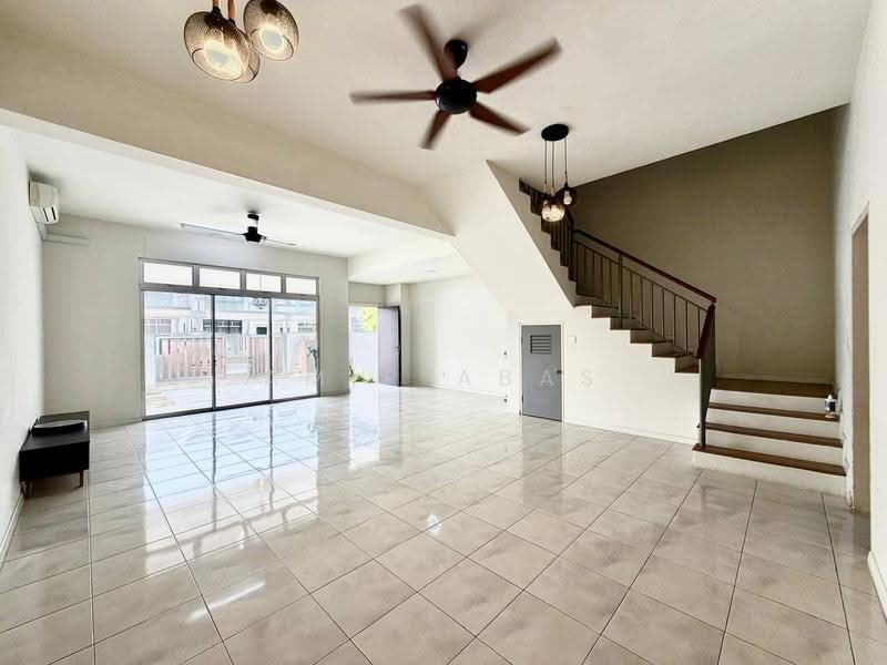 Rumah Teres 2-Tingkat untuk Dijual di Serene Heights (Semenyih) - Amir Abas - Living Room - PropertyGuru.com.my