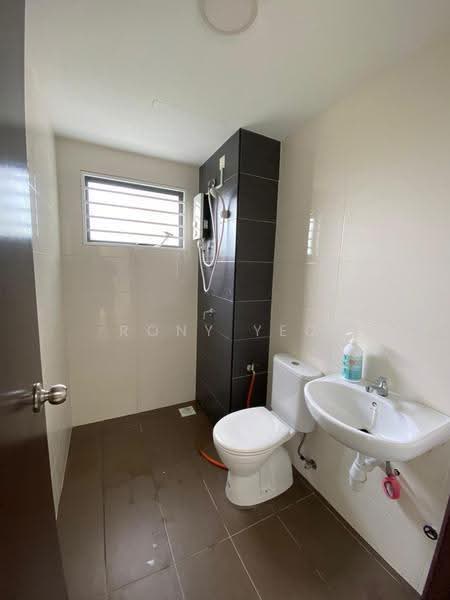 Kondominium untuk Dijual di Oasis 1 - Rony Yeo - Bathroom - PropertyGuru.com.my