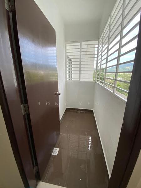 Kondominium untuk Dijual di Oasis 1 - Rony Yeo - Balcony - PropertyGuru.com.my