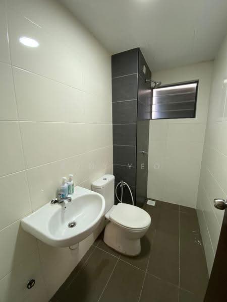 Kondominium untuk Dijual di Oasis 1 - Rony Yeo - Bathroom - PropertyGuru.com.my