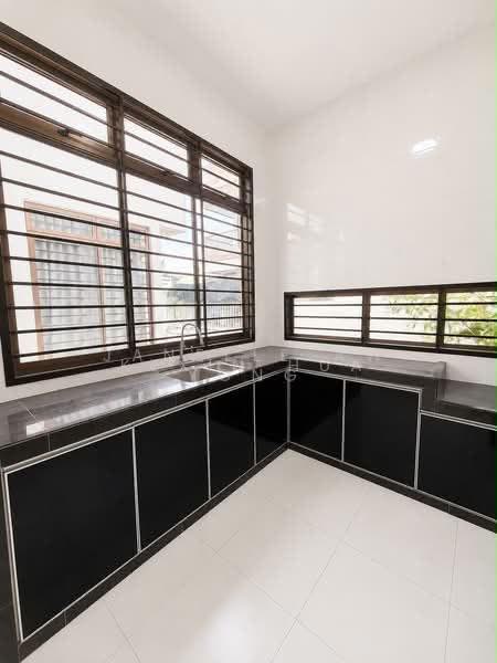 Rumah Kluster untuk Dijual di Setia Tropika (Johor Bahru) - Kexin Hua - Kitchen - PropertyGuru.com.my