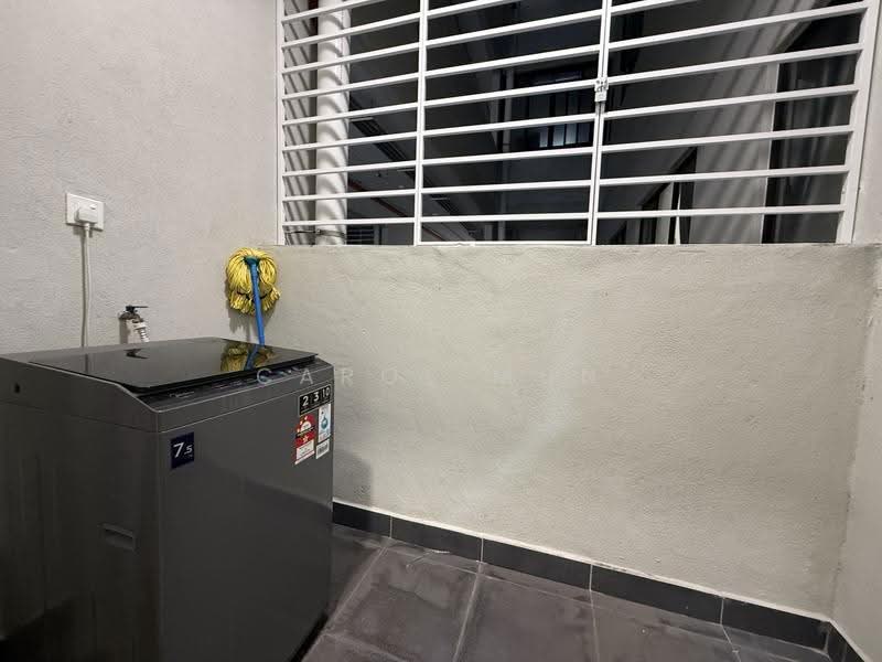Kediaman Servis untuk Disewa di Vision City Youth City - Carol Mun - Yard - PropertyGuru.com.my