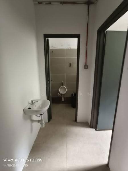Terrace Factory for Sale in Taman Perindustrian Kip (Kepong) - John Tan - Bathroom - PropertyGuru.com.my