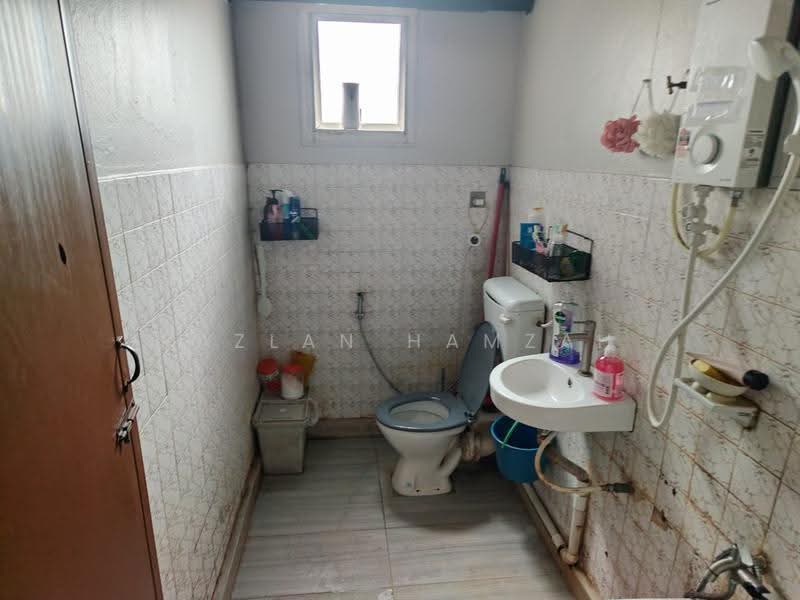 Pangsapuri untuk Dijual di Menara Rajawali - Razlan Hamzah - Bathroom - PropertyGuru.com.my