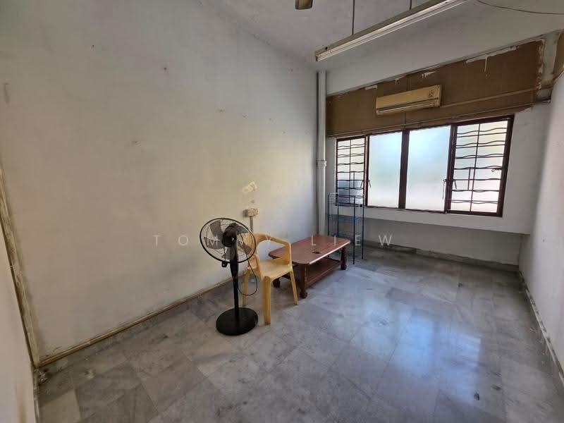 Shop / Office for Sale in Jalan Ipoh (Jalan Ipoh) - Tommy Liew - Living Room - PropertyGuru.com.my