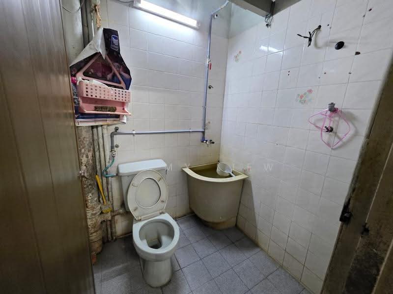 Shop / Office for Sale in Jalan Ipoh (Jalan Ipoh) - Tommy Liew - Bathroom - PropertyGuru.com.my