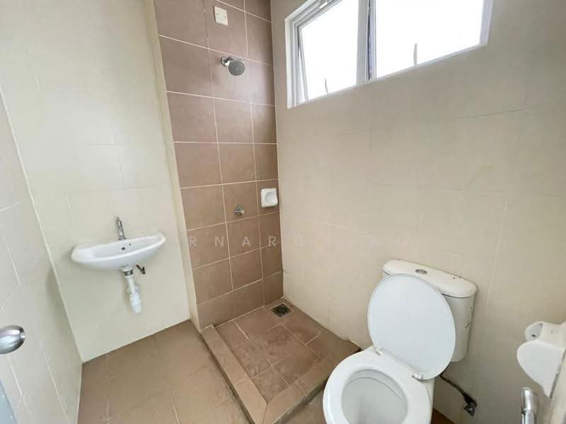 Rumah Teres 3-Tingkat untuk Dijual di Rawang (Selangor) - Bernard Ong - Bathroom - PropertyGuru.com.my