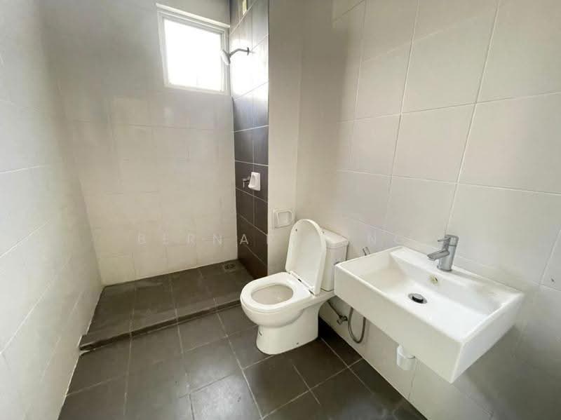 Rumah Teres 3-Tingkat untuk Dijual di Rawang (Selangor) - Bernard Ong - Bathroom - PropertyGuru.com.my