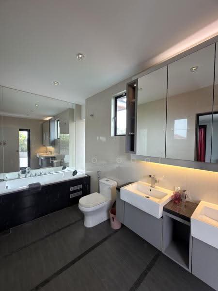 Bungalow House untuk Disewa di Kampung Tunku (Petaling Jaya) - Hugo Gooi - Bathroom - PropertyGuru.com.my